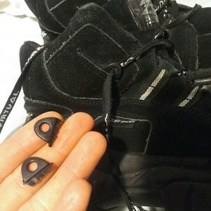 Broken grommets/ pics for seller